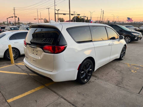 2018 Chrysler Pacifica Touring Plus