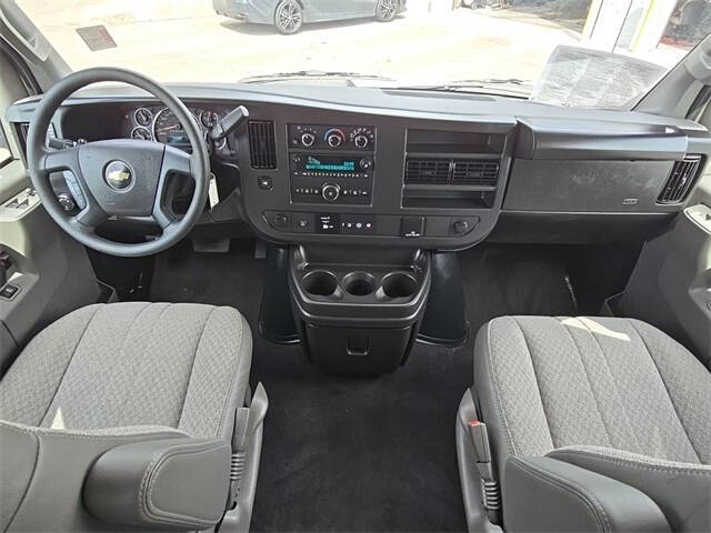 2025 Chevrolet Express LS 3500