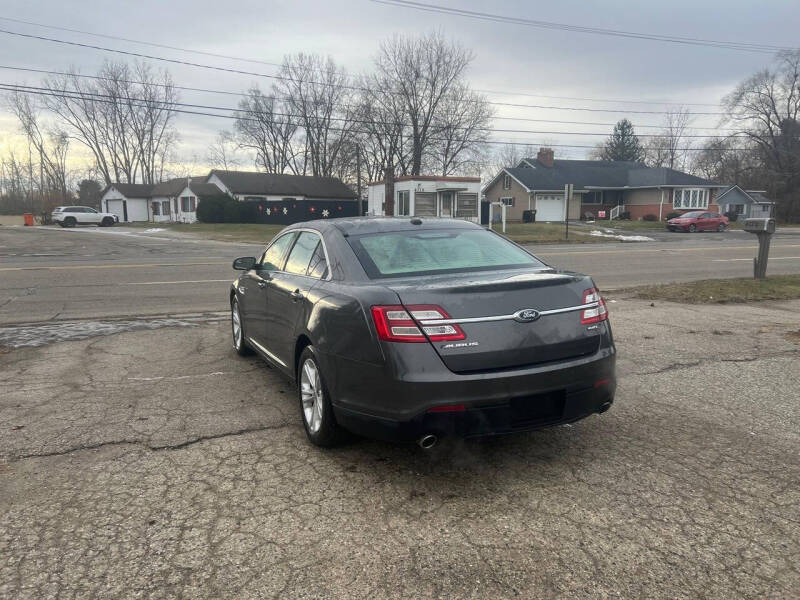 2017 Ford Taurus SEL