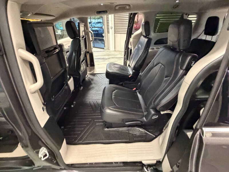 2018 Chrysler Pacifica Touring L Plus