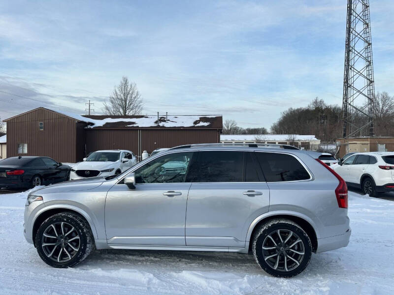 2016 Volvo XC90 T6 Momentum