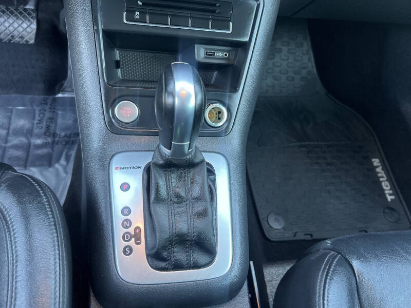 2017 Volkswagen Tiguan 2.0T SEL 4Motion