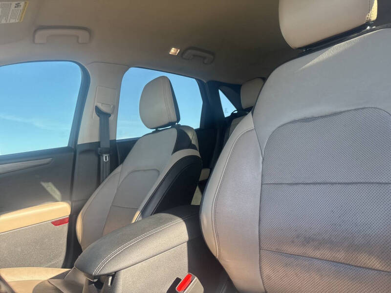 2020 Ford Escape Titanium