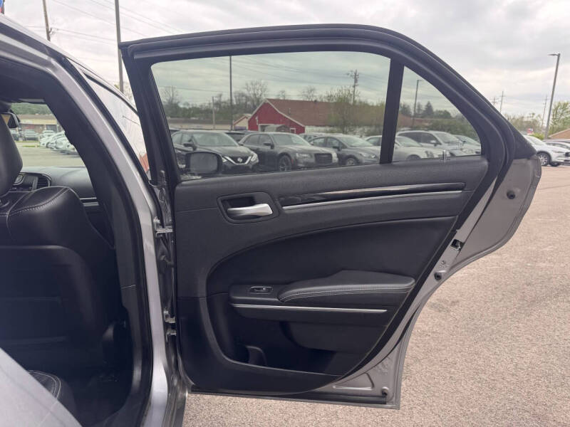 2018 Chrysler 300 S