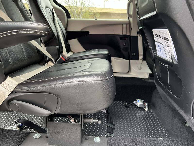 2022 Chrysler Pacifica Touring L