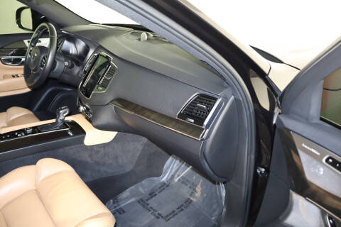 2018 Volvo XC90 T6 Momentum