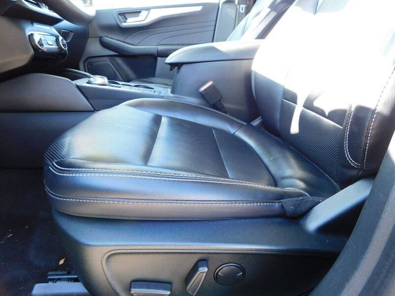 2022 Ford Escape Titanium