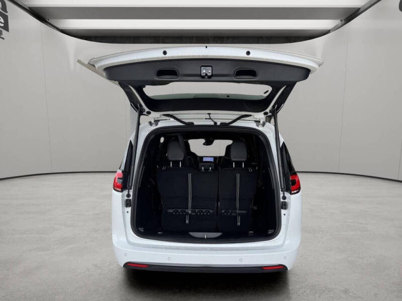 2027 Chrysler Pacifica Limited
