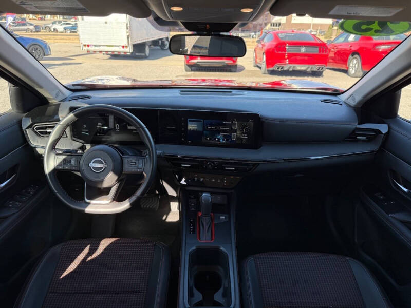 2025 Nissan Kicks SR