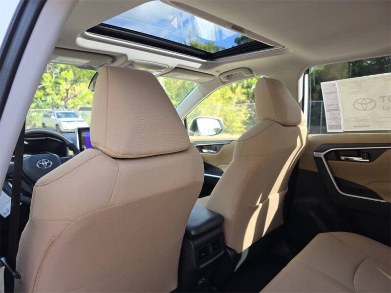 2025 Toyota RAV4 Hybrid XLE