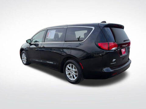 2022 Chrysler Voyager LX