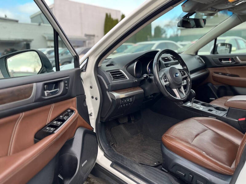 2017 Subaru Outback Touring photo 9