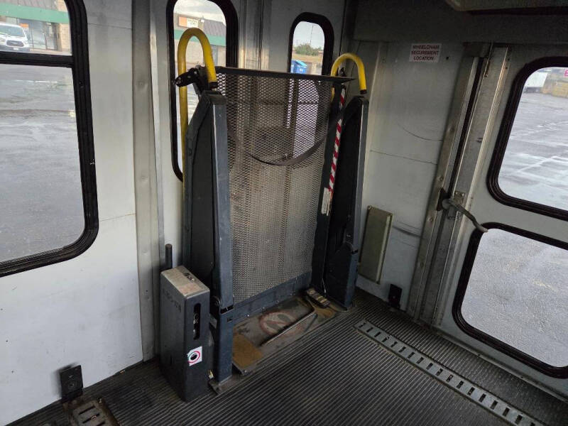 2002 Ford E-Series E-550 SD