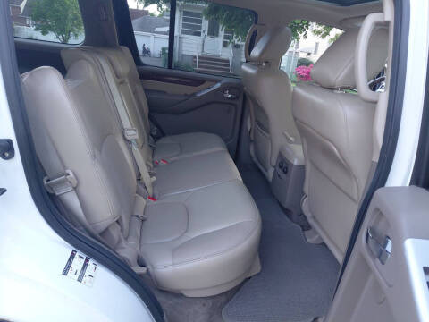 2012 Nissan Pathfinder LE
