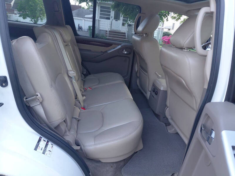 2012 Nissan Pathfinder LE