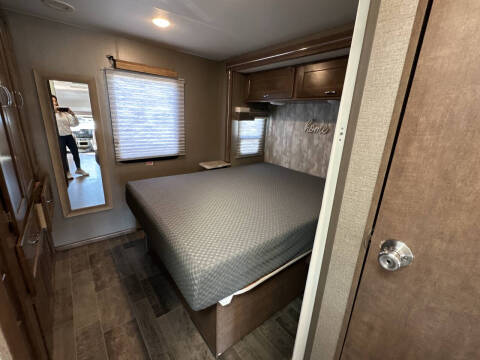 2019 Winnebago Outlook