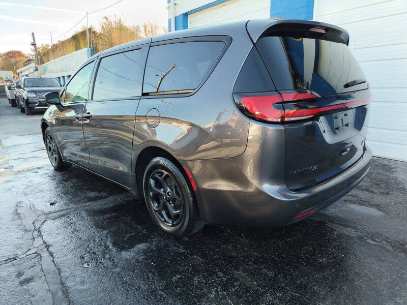 2022 Chrysler Pacifica Hybrid Touring L