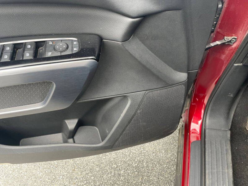 2022 Nissan Pathfinder SL