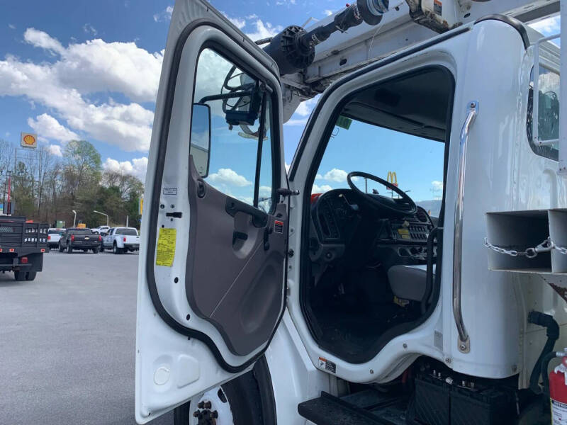 2012 Freightliner M2 106