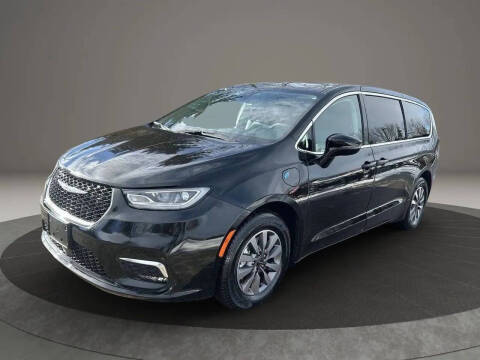 2024 Chrysler Pacifica Plug-In Hybrid Select