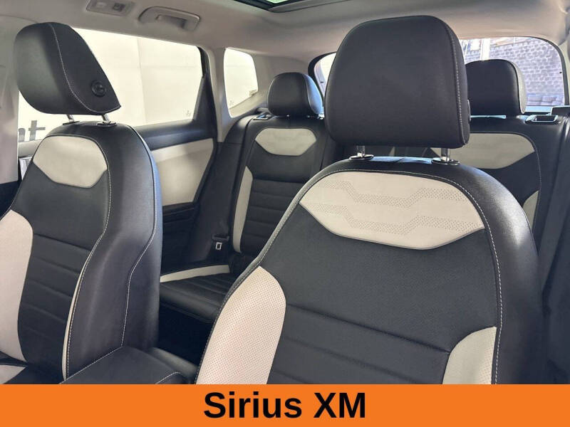 2025 Volkswagen Taos SEL 4Motion