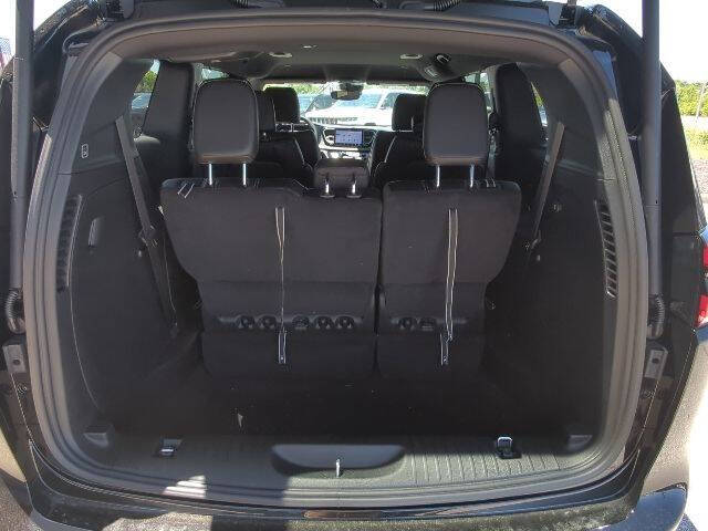 2027 Chrysler Pacifica Select