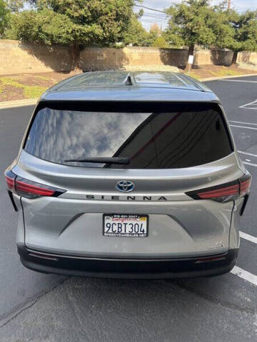 2021 Toyota Sienna LE 8-Passenger