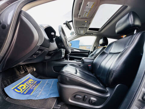 2017 Nissan Pathfinder SL