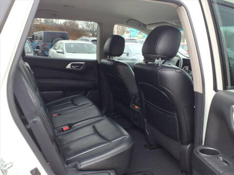 2016 Nissan Pathfinder SL