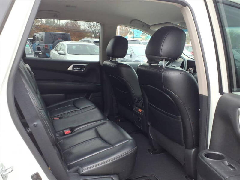 2016 Nissan Pathfinder SL