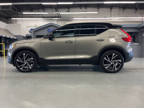 2022 Volvo XC40 T5 R-Design