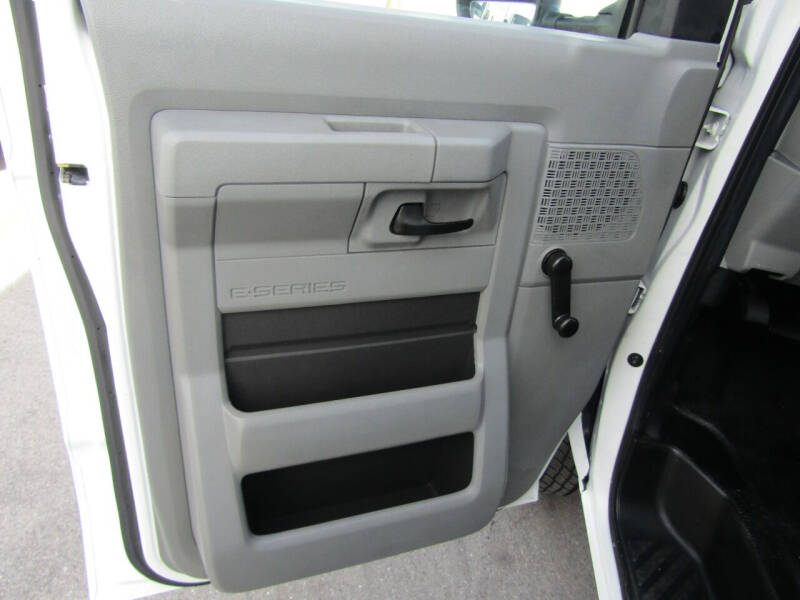 2013 Ford Econoline null photo 15