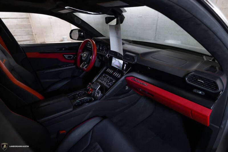 2023 Lamborghini Urus S