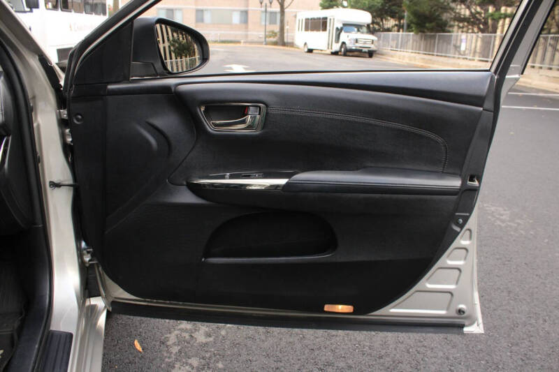 2013 Toyota Avalon Hybrid XLE Touring