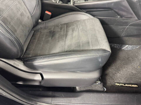 2022 Mitsubishi Outlander SE