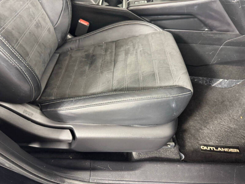 2022 Mitsubishi Outlander SE