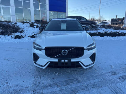 2025 Volvo XC60 B5 Core Dark Theme