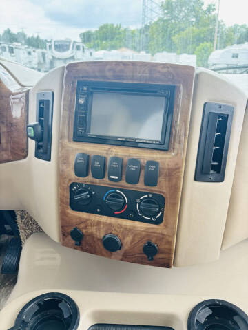 2017 Thor Motor Coach Hurricane 31S