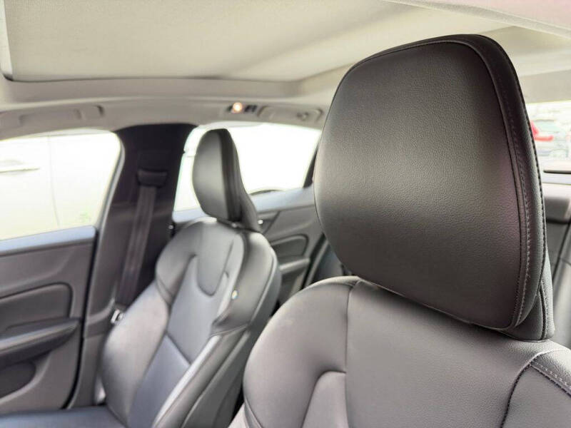 2020 Volvo S60 T5 Momentum