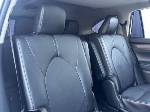 2022 Toyota Highlander Platinum