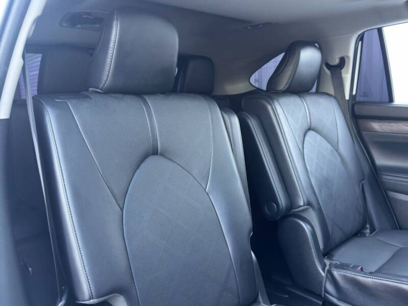 2022 Toyota Highlander Platinum