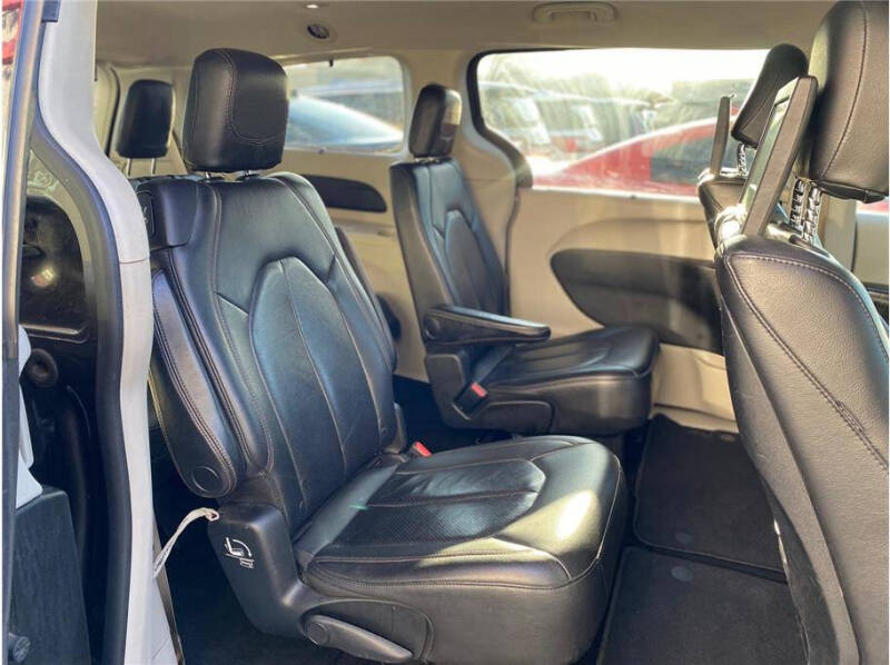 2017 Chrysler Pacifica Touring-L Plus