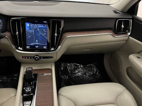 2022 Volvo S60 B5 Momentum