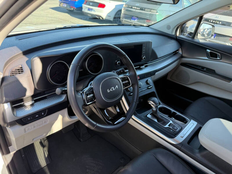 2024 Kia Carnival LX