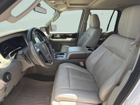 2017 Lincoln Navigator Select