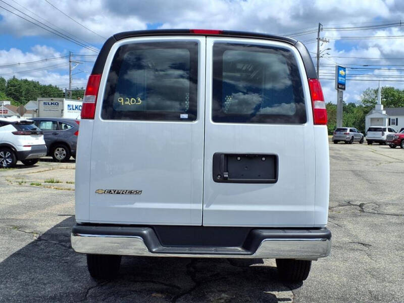 2025 Chevrolet Express 2500