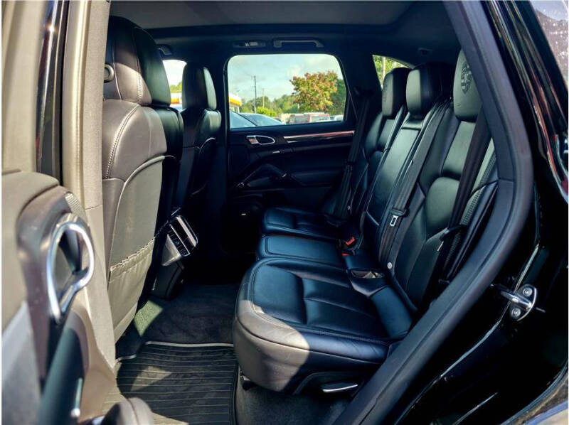 2017 Porsche Cayenne Platinum Edition