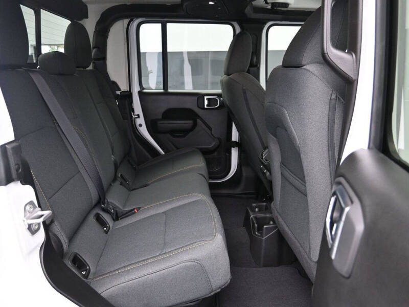 2025 Jeep Gladiator NightHawk