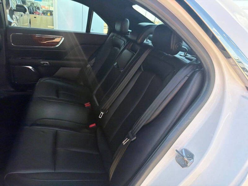 2017 Lincoln Continental Select