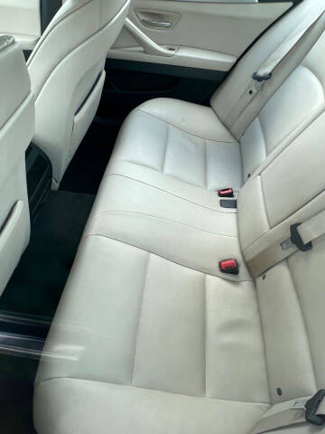 2012 BMW 5 Series 528i